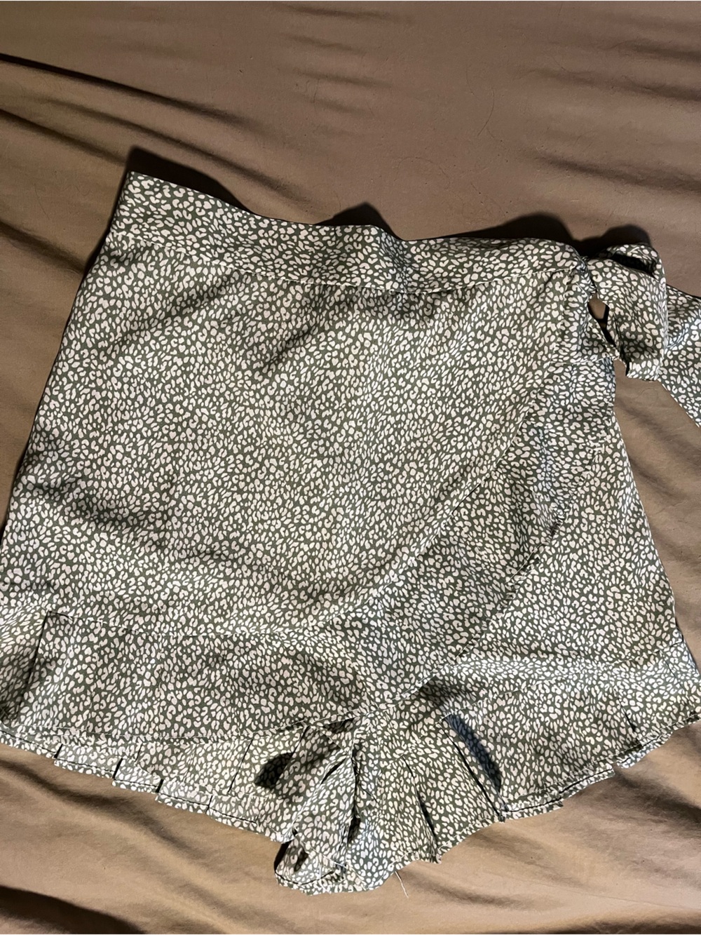 High-Waist Printed Ruffle Hem Women’s Shorts - Black & White